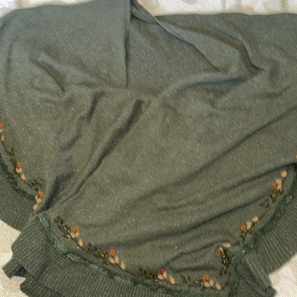 SOFT SURROUNDINGS GREEN FLORAL PONCHO - Picture 3 of 4